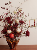 Szklana bombka choinkowa - serce z motywem gałązek