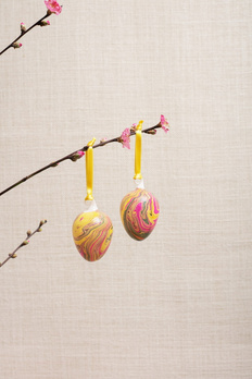 Ozdoba wielkanocna 2 szklane jajka z efektem kolorowego marmuru