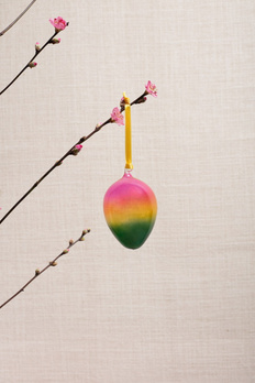 Szklane jajko wielkanocne w trzech kolorach